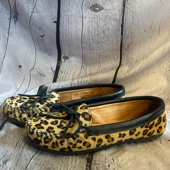 Minnetonka Women’s Authentic Cow Hair Leopard Print Moccasins Size 5.5 GUC - Picture 3 of 12